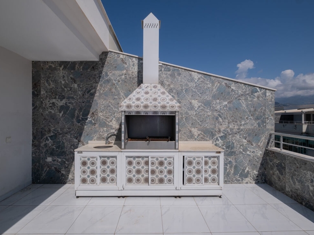 Luxury penthouse with magnificent sea views