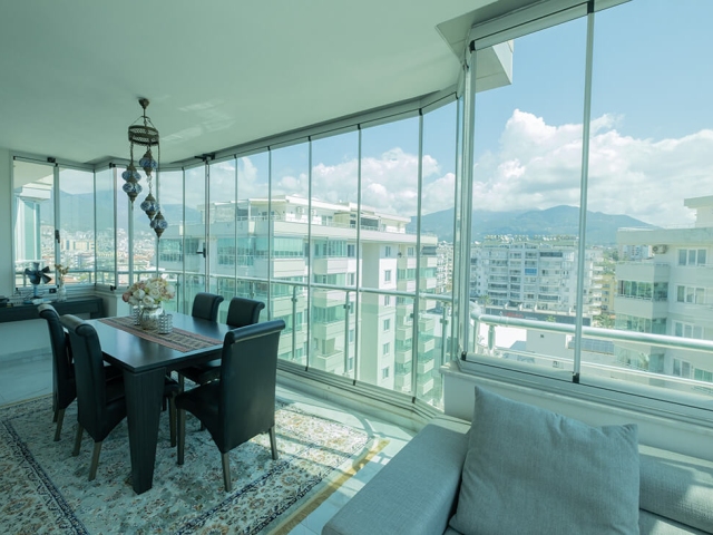 Luxury penthouse with magnificent sea views