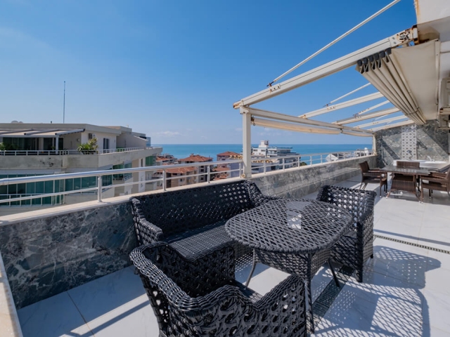 Luxury penthouse with magnificent sea views