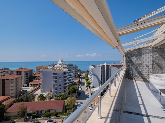 Luxury penthouse with magnificent sea views