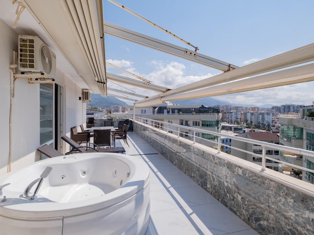 Luxury penthouse with magnificent sea views