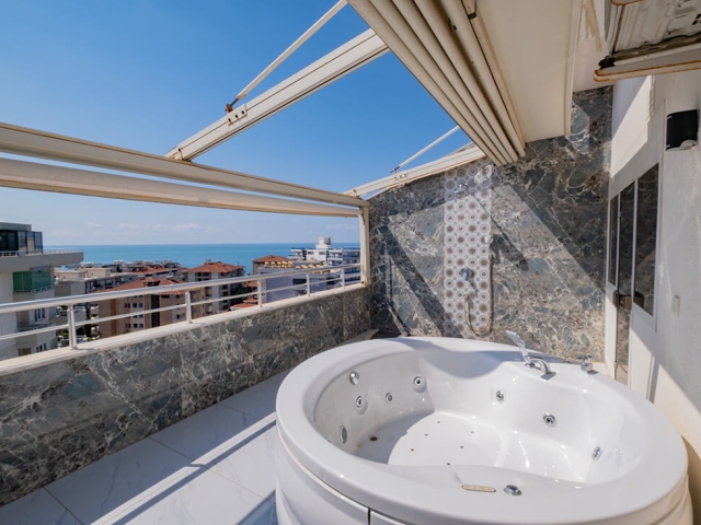 Luxury penthouse with magnificent sea views