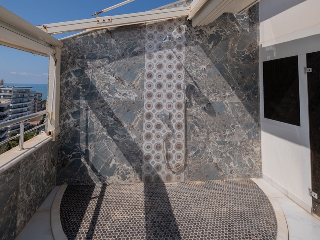 Luxury penthouse with magnificent sea views